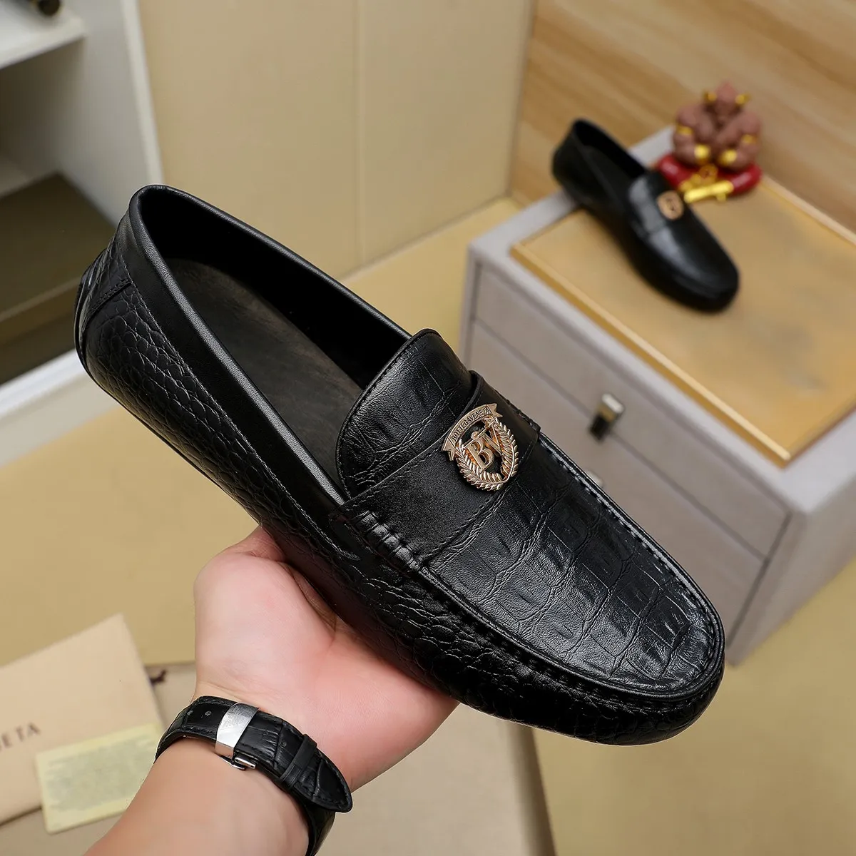 Men's men's shoes 💰440 [BV] 👟👟 Italian luxury brand Made with imported cowhide technology to highlight high-end men's taste of light luxury life [color] [color] Masters with ten years of manual experience create classic weaving 🌴 The inner top layer 🐮 lining 💯😘 The top quality inherits the brand craftsmanship! Color, code number 39-44 (38.45. Can be customized)